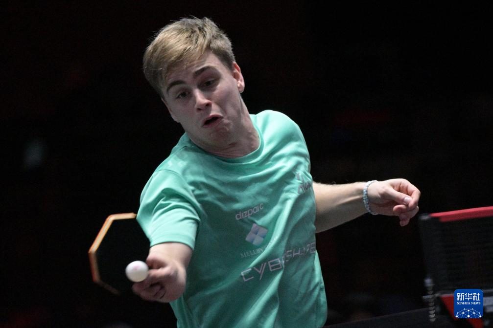 飞跃三人的 飞跃三人的